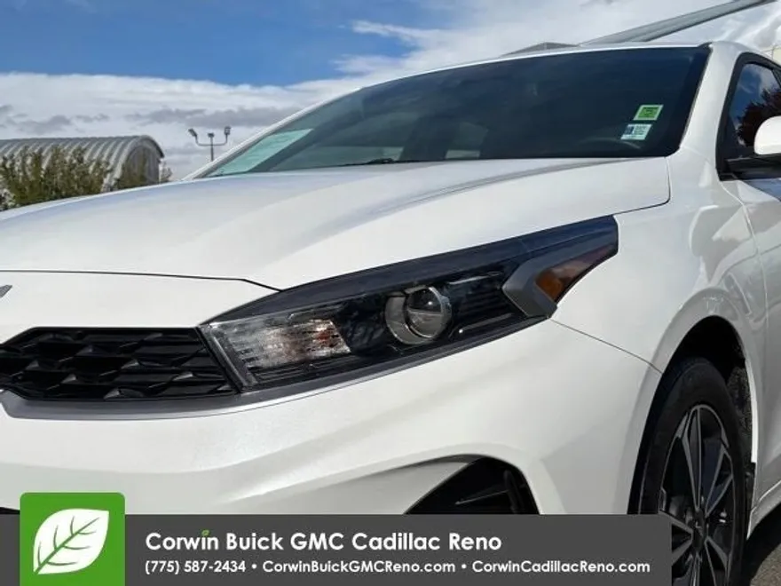 2024 Kia Forte LXS photo 1