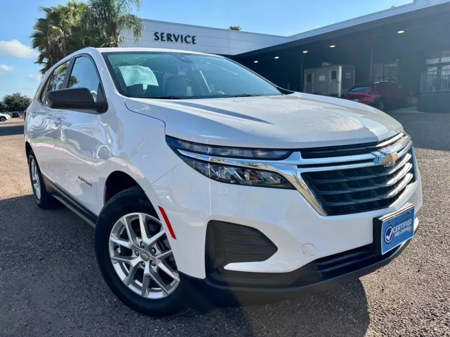 2023 Chevrolet Equinox LS photo 1