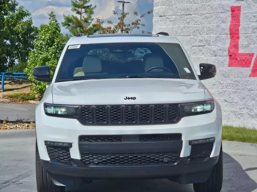 2025 Jeep Grand Cherokee Limited photo 1