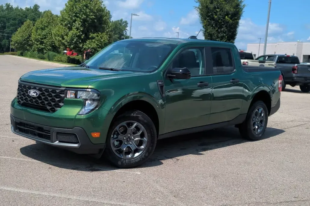 2025 Ford Maverick XLT photo 1