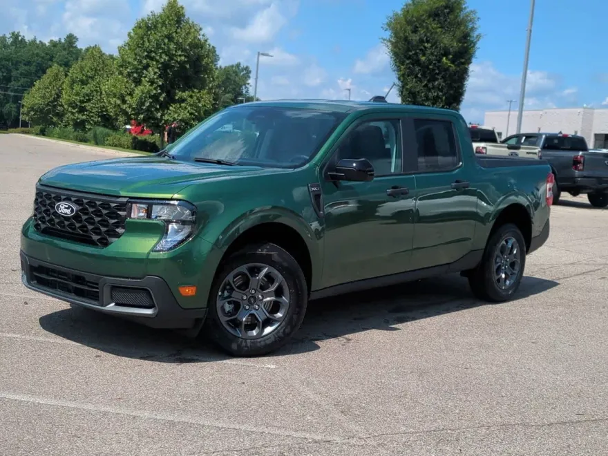 2025 Ford Maverick XLT photo 1