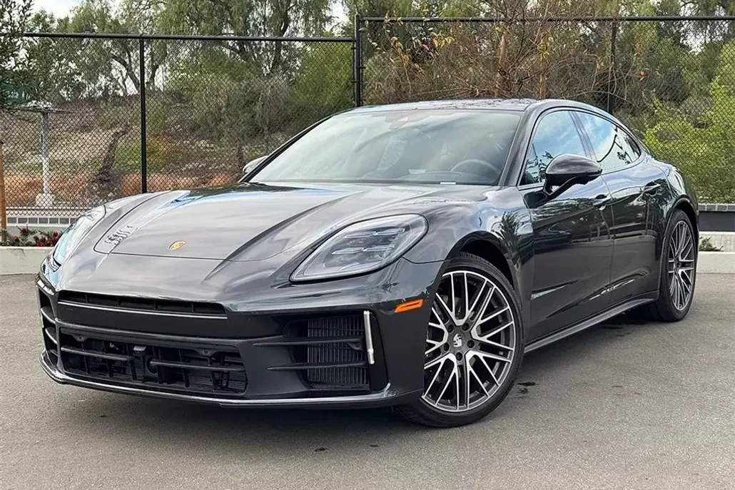 2024 Porsche Panamera photo 1