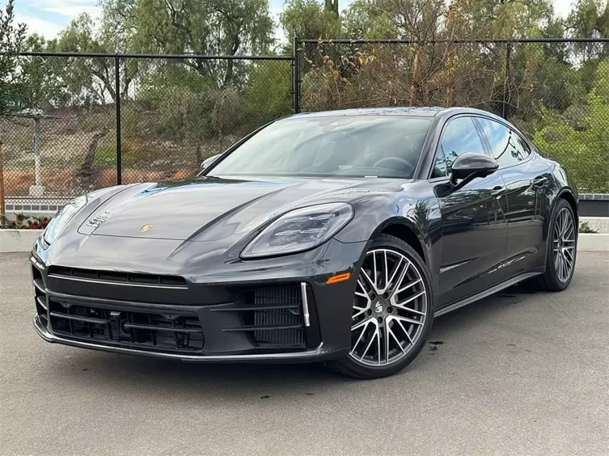 2024 Porsche Panamera photo 1
