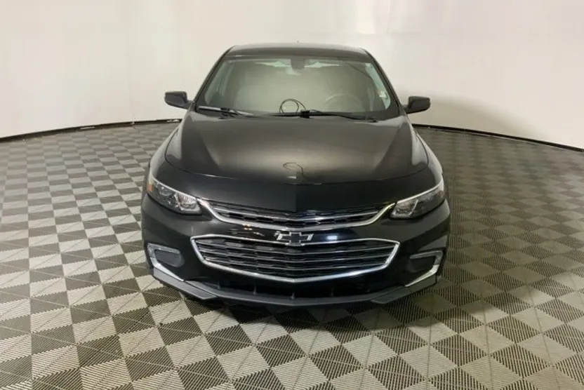 2017 Chevrolet Malibu 1LT photo 1