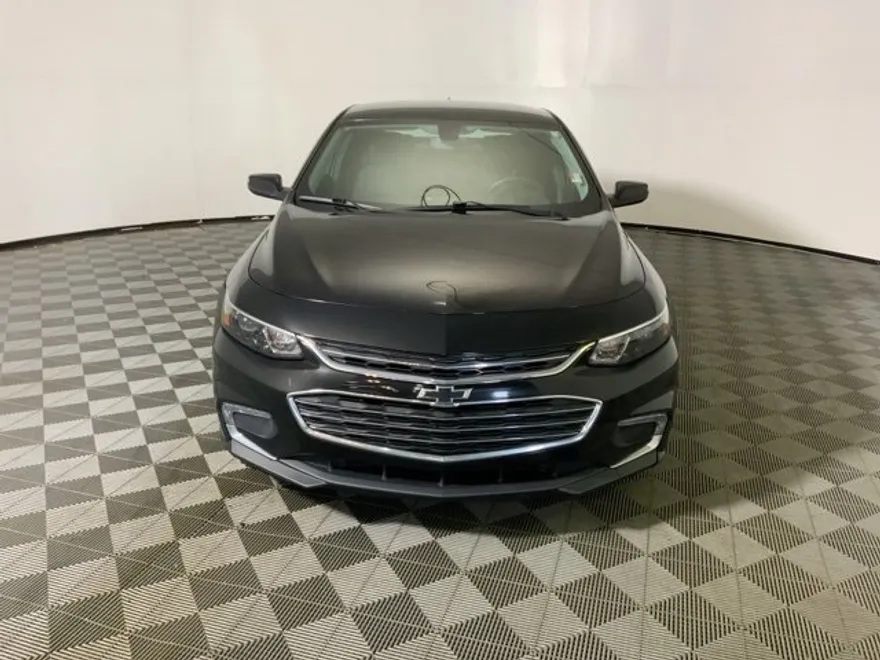 2017 Chevrolet Malibu 1LT photo 1