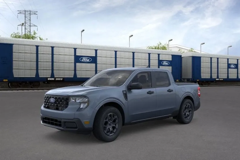 2025 Ford Maverick XLT photo 1