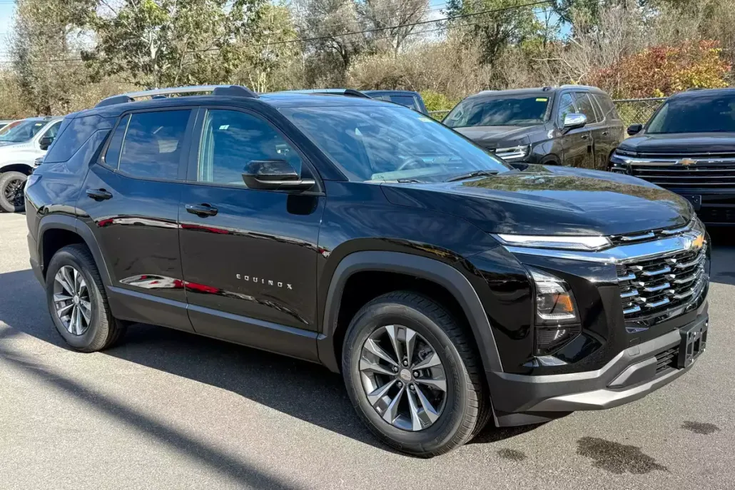 2026 Chevrolet Equinox LT photo 1
