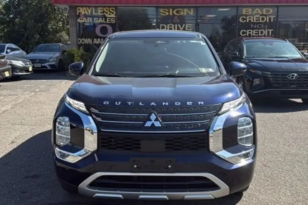 2022 Mitsubishi Outlander SE photo 1