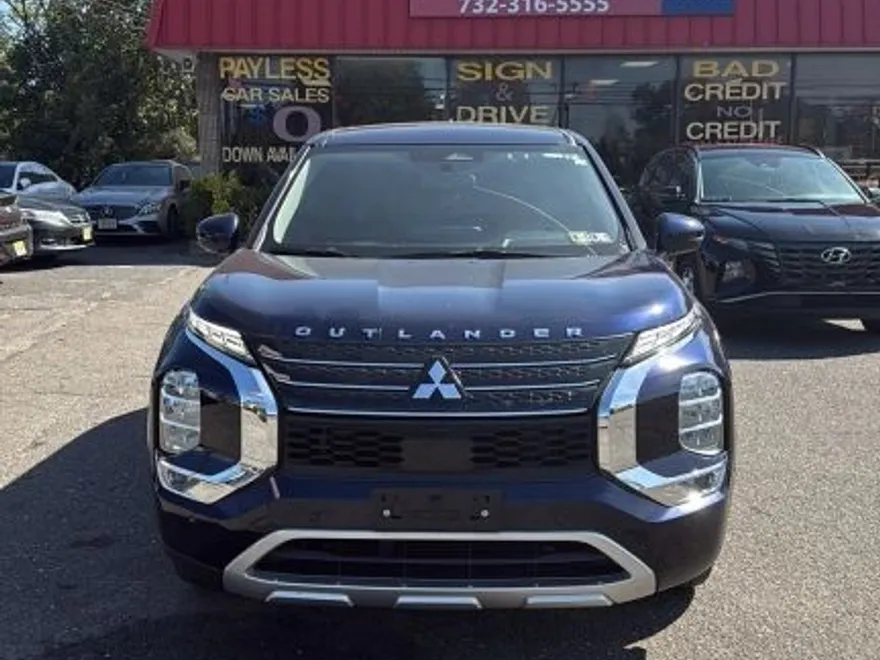 2022 Mitsubishi Outlander SE photo 1