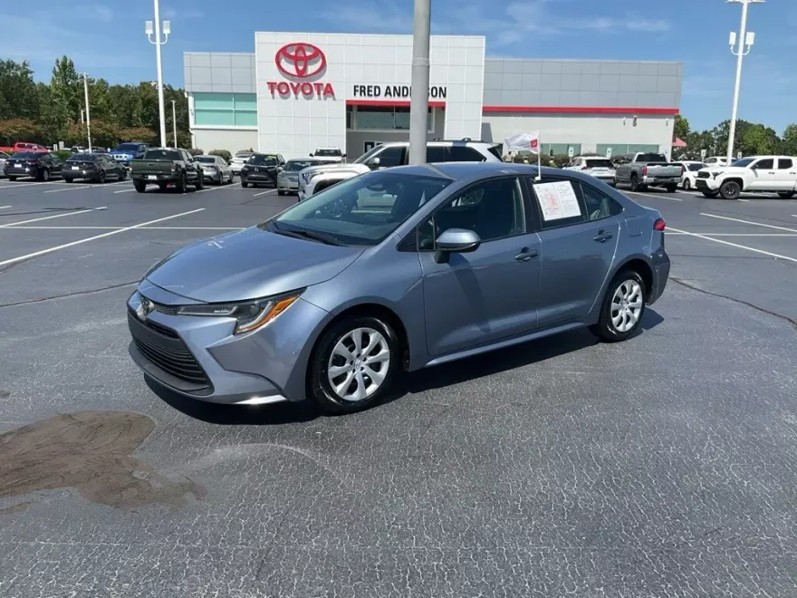 2024 Toyota Corolla LE photo 1