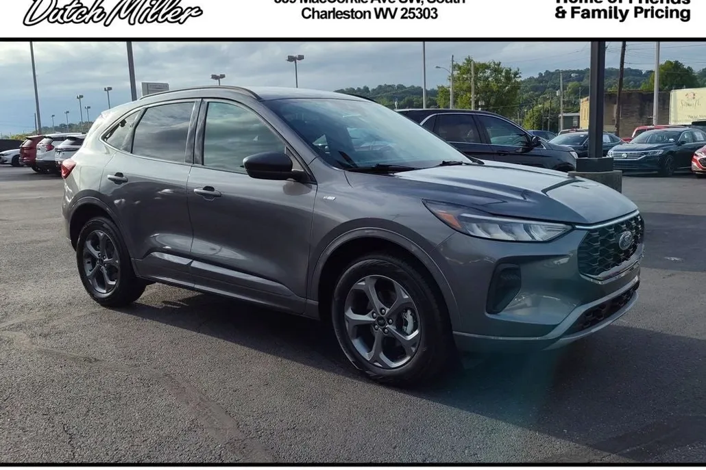 2023 Ford Escape ST-Line photo 1