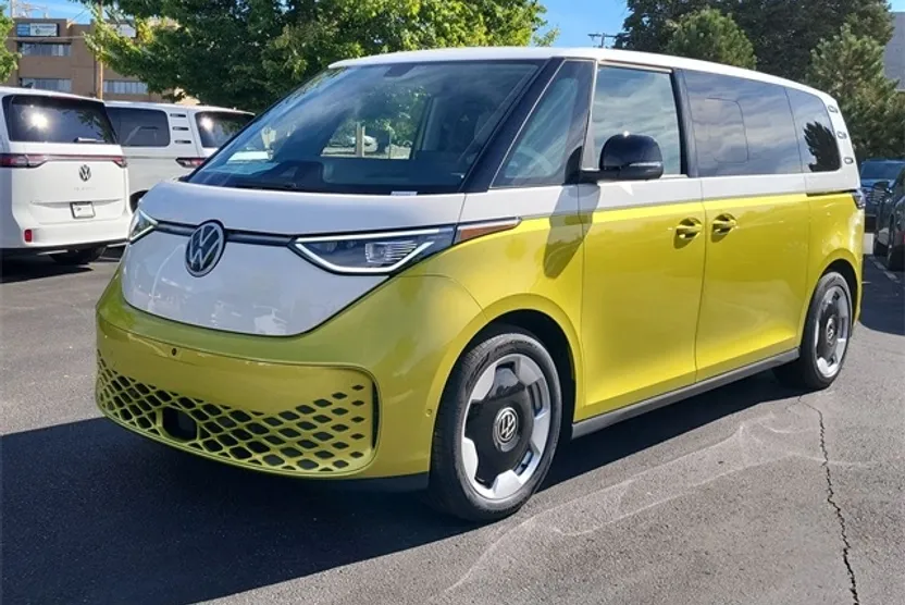 2025 Volkswagen ID. Buzz Pro Plus photo 1