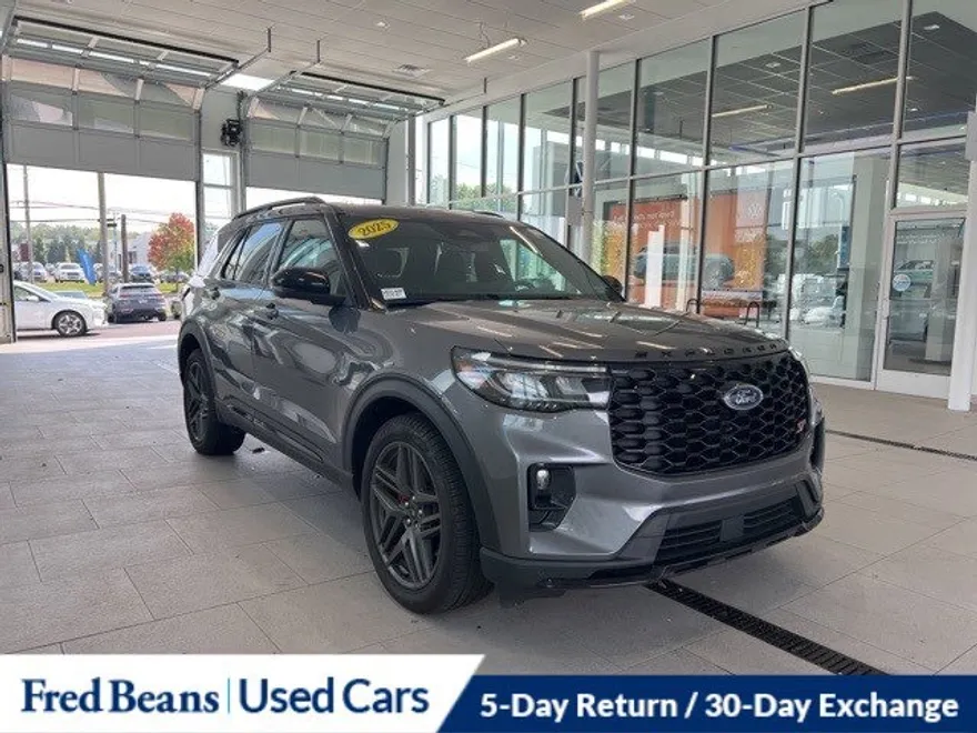 2025 Ford Explorer ST photo 1