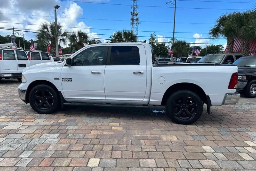 2013 Ram 1500 SLT photo 1