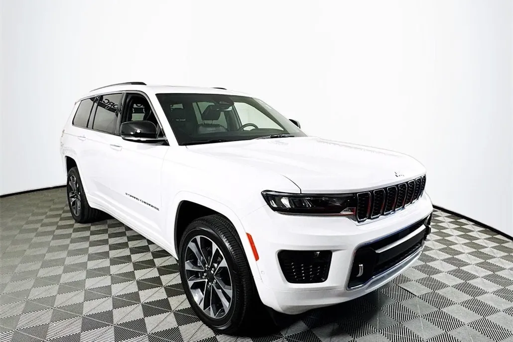 2024 Jeep Grand Cherokee Overland photo 1