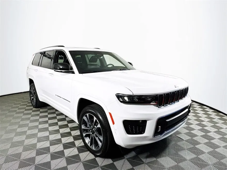 2024 Jeep Grand Cherokee Overland photo 1