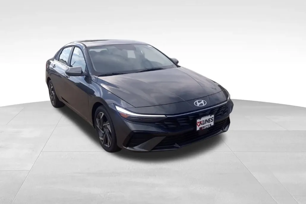 2025 Hyundai Elantra SEL Convenience photo 1
