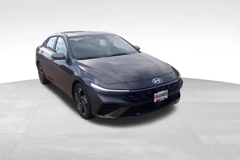 2025 Hyundai Elantra SEL Convenience photo 1