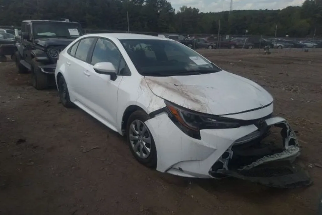 2022 Toyota Corolla LE photo 1