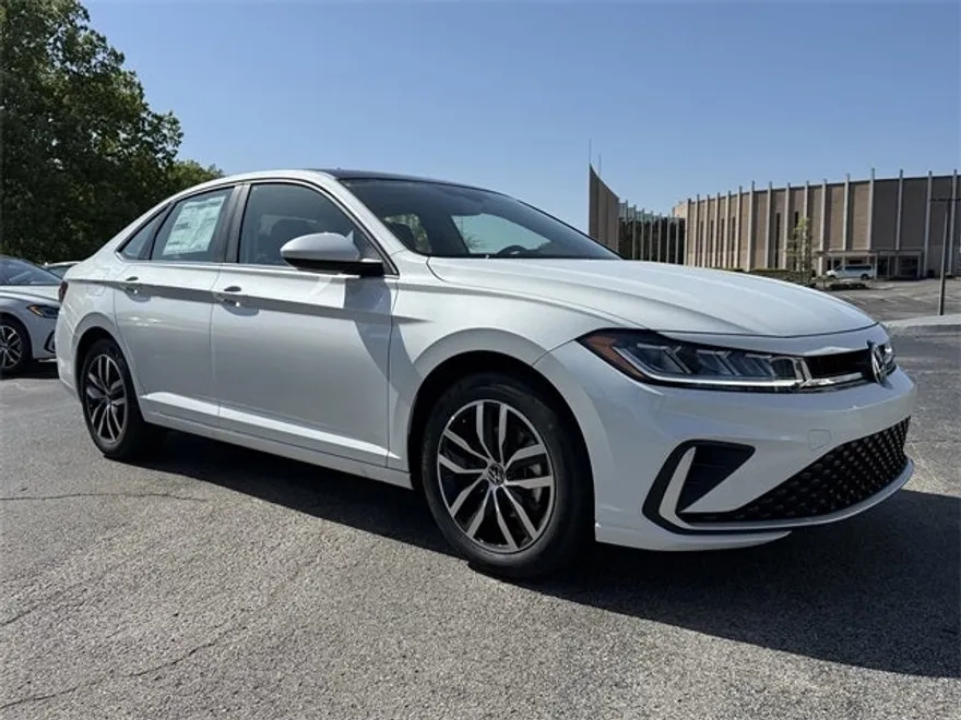 2025 Volkswagen Jetta 1.5T SE photo 1