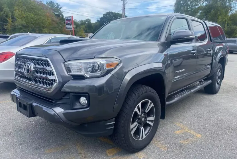 2016 Toyota Tacoma Double Cab TRD Off-Road photo 1