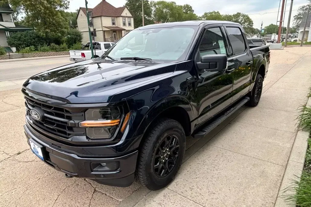 2025 Ford F-150 XLT photo 1