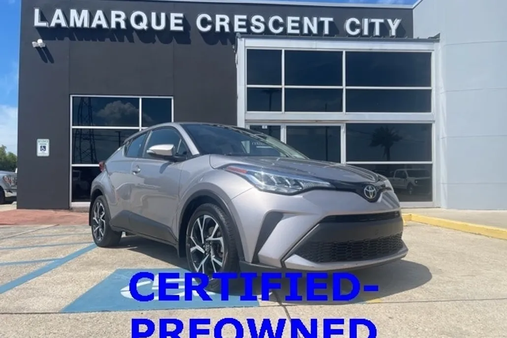 2020 Toyota C-HR LE photo 1