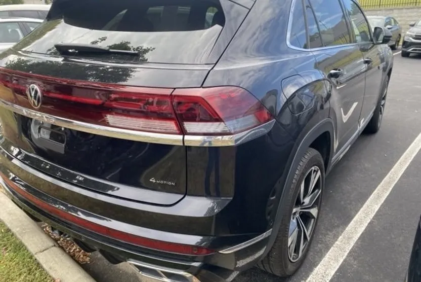 2024 Volkswagen Atlas Cross Sport SEL Premium R-Line photo 1