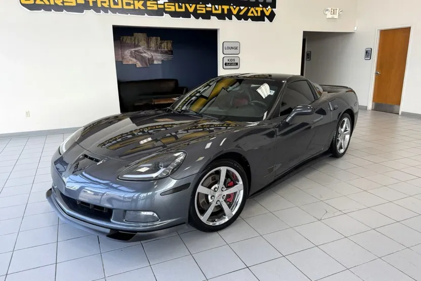 2010 Chevrolet Corvette 2LT photo 1