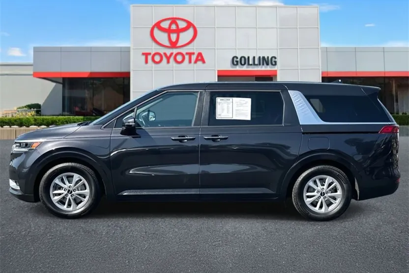 2023 Kia Carnival LX photo 1