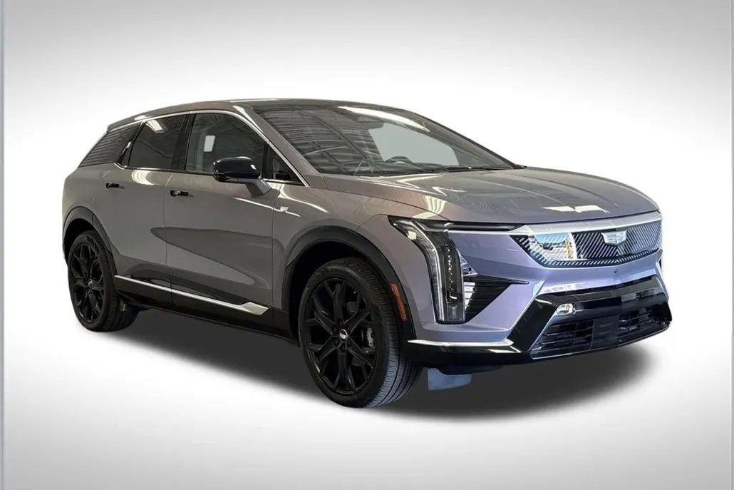 2025 Cadillac Optiq Luxury photo 1