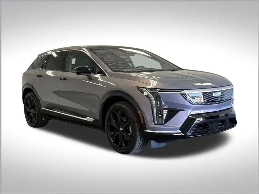 2025 Cadillac Optiq Luxury photo 1