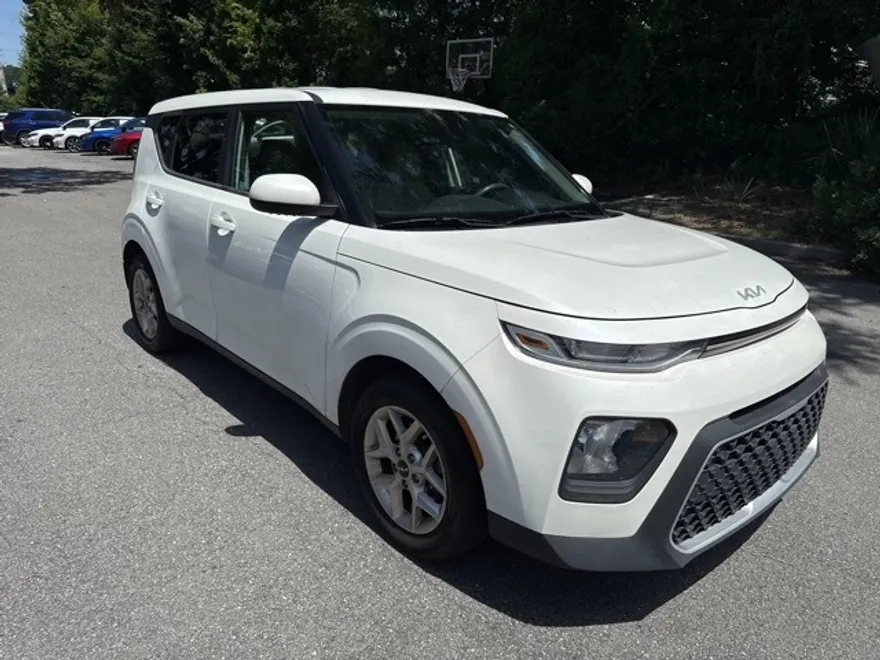 2022 Kia Soul LX photo 1