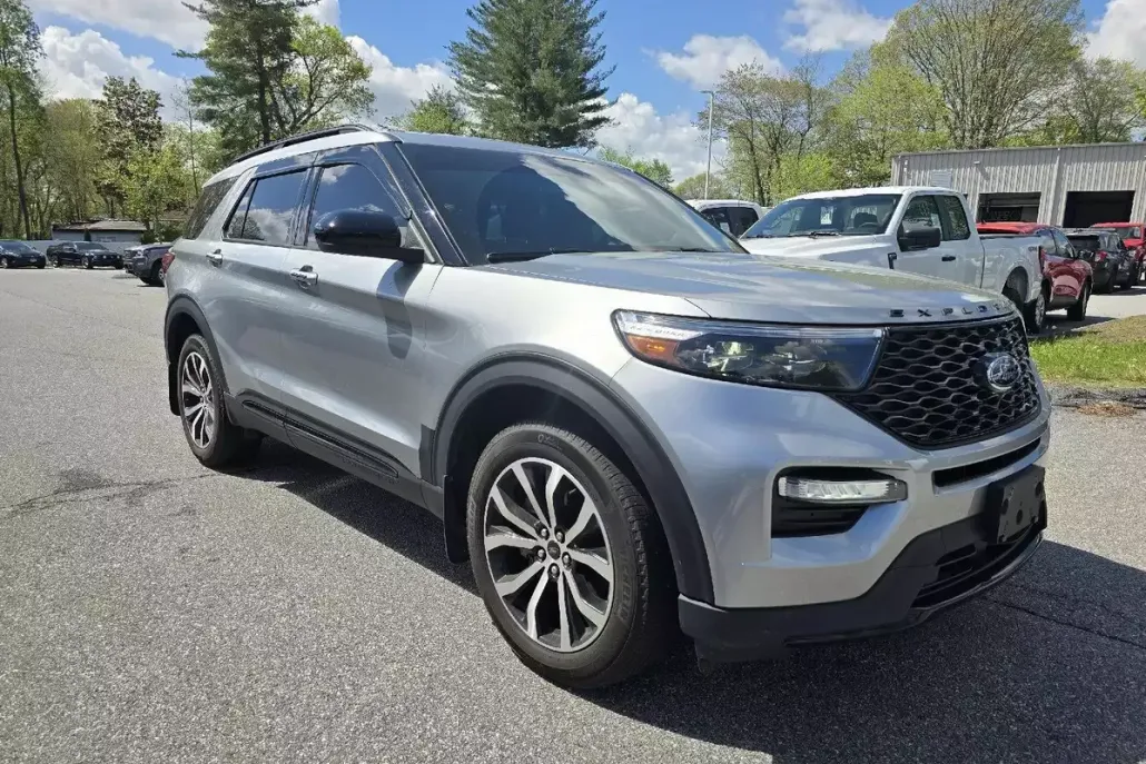 2023 Ford Explorer ST photo 1