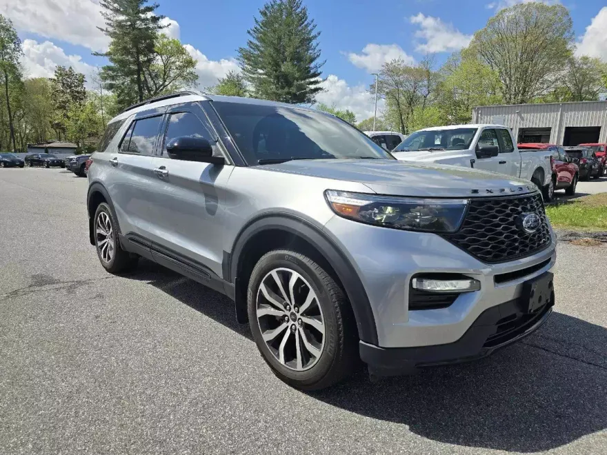 2023 Ford Explorer ST photo 1