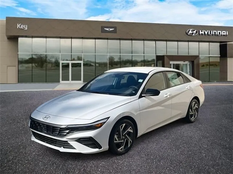 2025 Hyundai Elantra SEL Sport photo 1