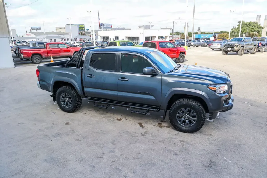 2023 Toyota Tacoma SR5 photo 1