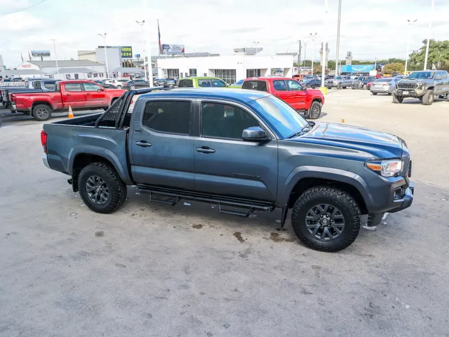 2023 Toyota Tacoma SR5 photo 1