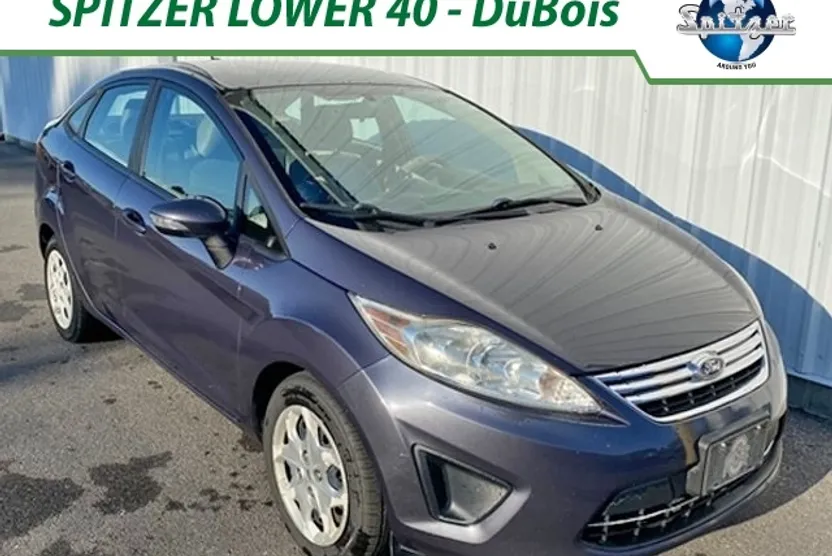 2013 Ford Fiesta SE photo 1