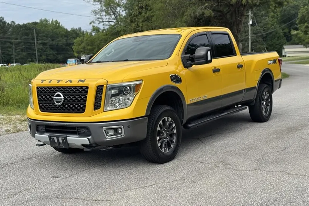 2016 Nissan Titan PRO-4X photo 1