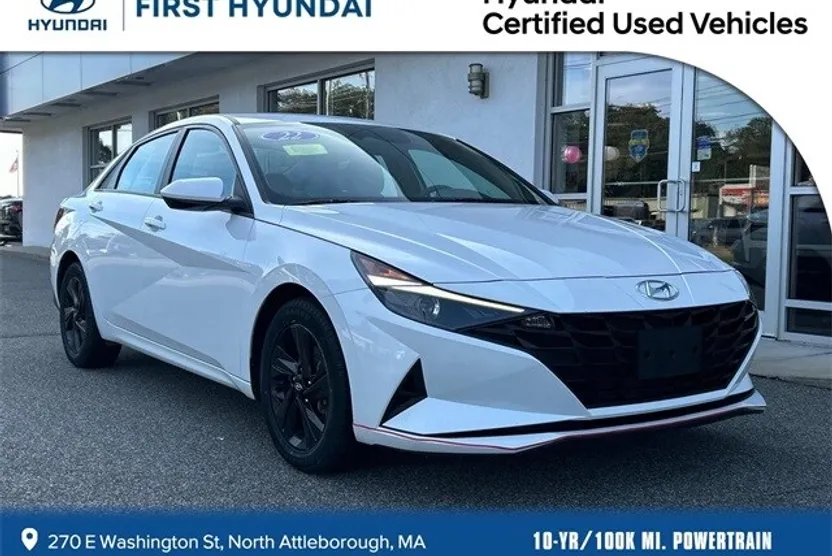 2022 Hyundai Elantra SEL photo 1