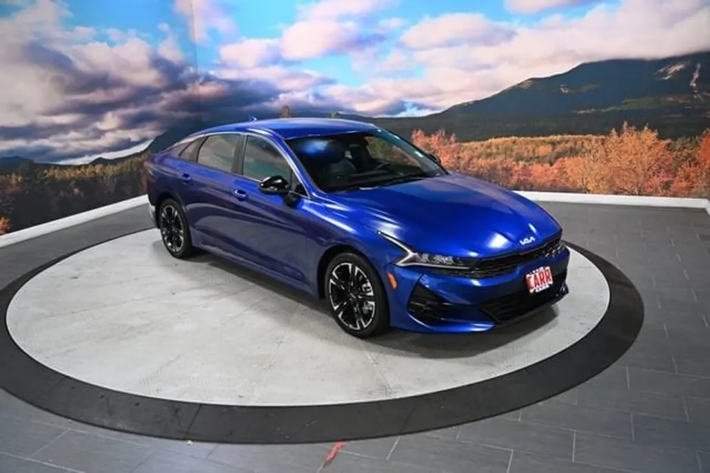 2022 Kia K5 GT-Line photo 1