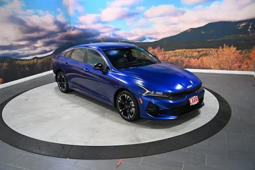 2022 Kia K5 GT-Line photo 1