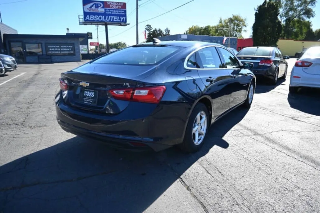 2016 Chevrolet Malibu LS photo 1