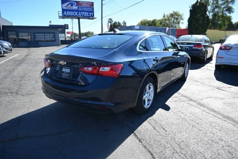 2016 Chevrolet Malibu LS photo 1