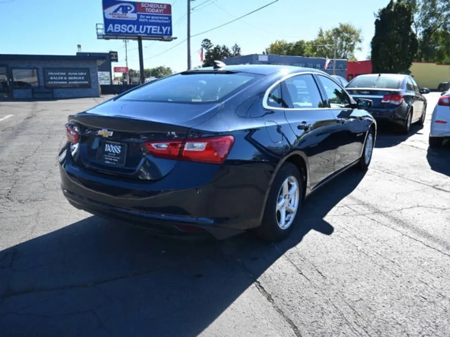 2016 Chevrolet Malibu LS photo 1