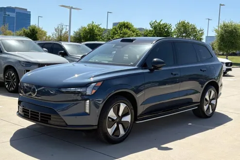 2025 Volvo EX90 Twin Motor Plus photo 2