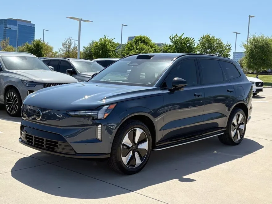 2025 Volvo EX90 Twin Motor Plus photo 2
