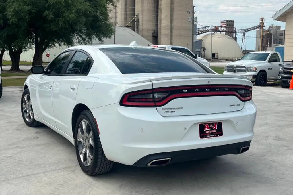 2016 Dodge Charger SXT photo 1