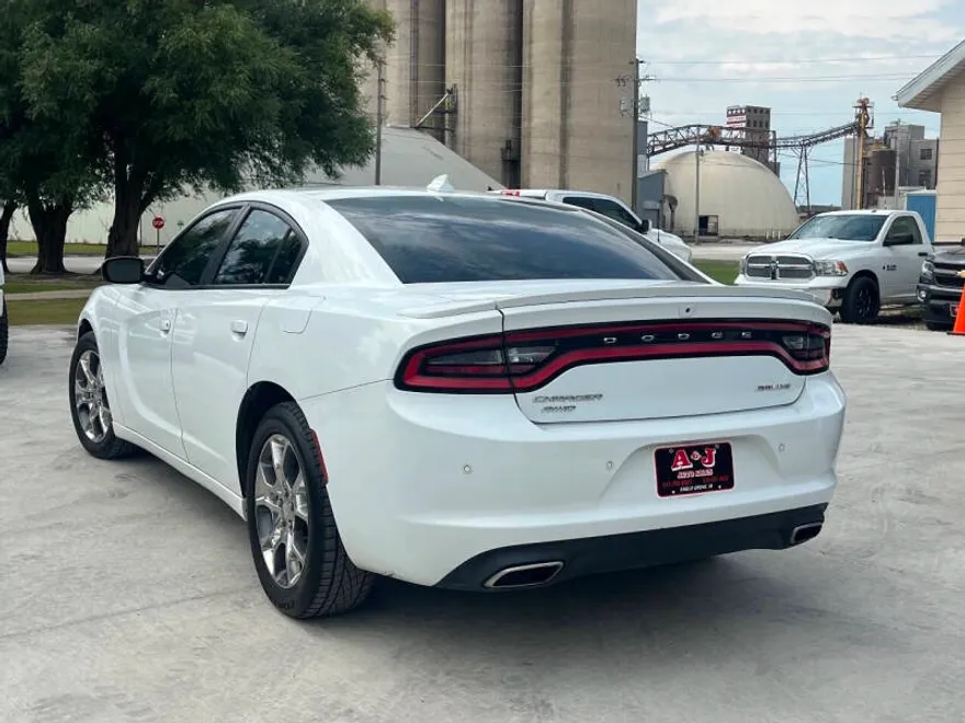 2016 Dodge Charger SXT photo 1